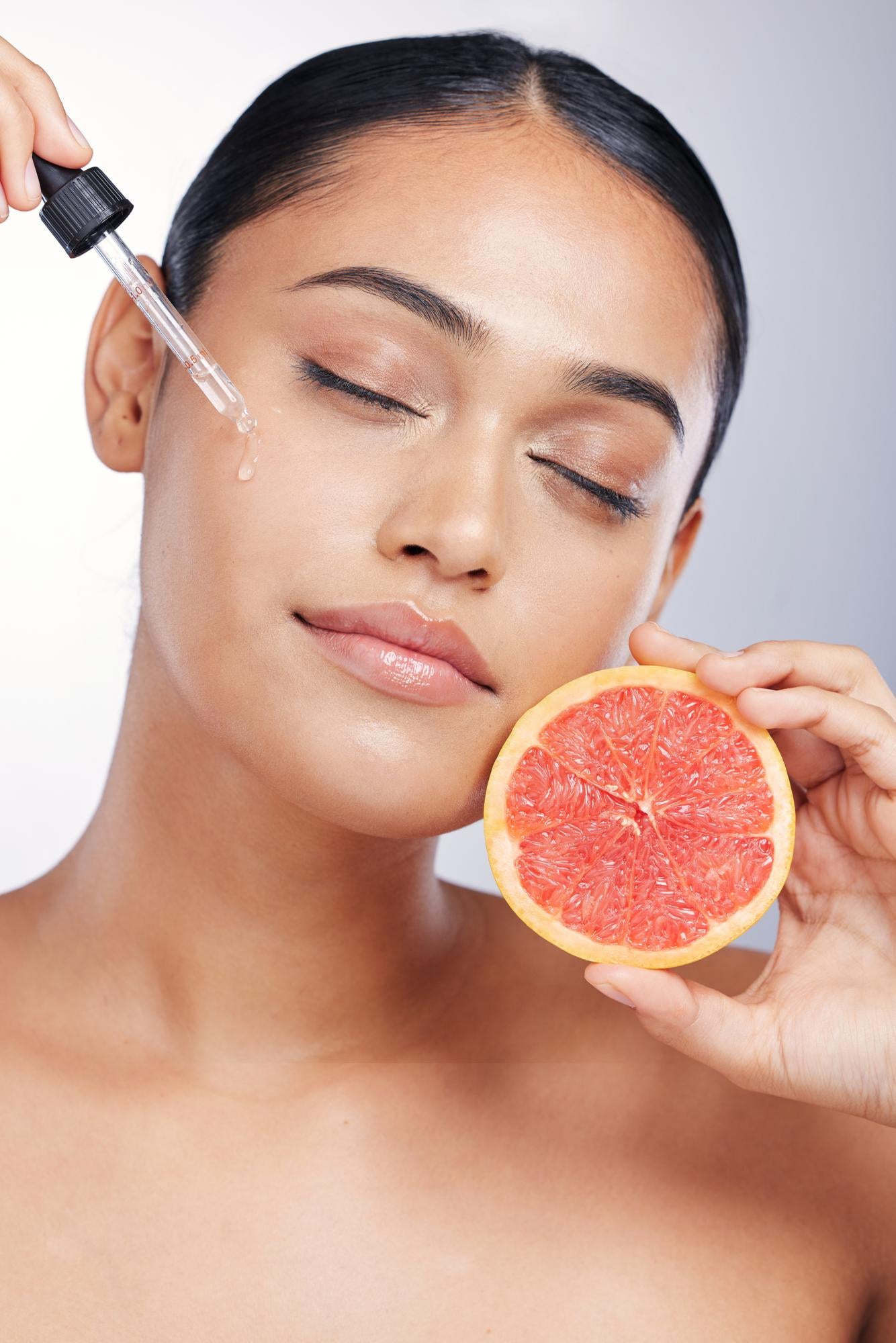 RadiantGlow Vitamin C Serum
